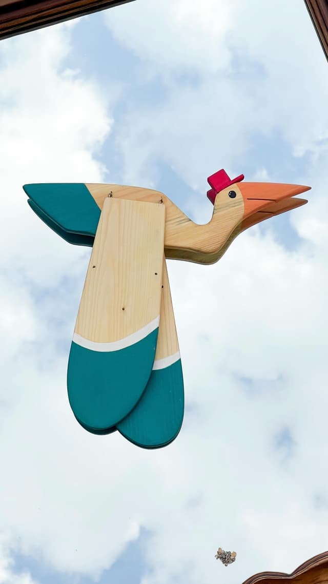 آویز دکوری چوبی دست ساز طرح لک لک