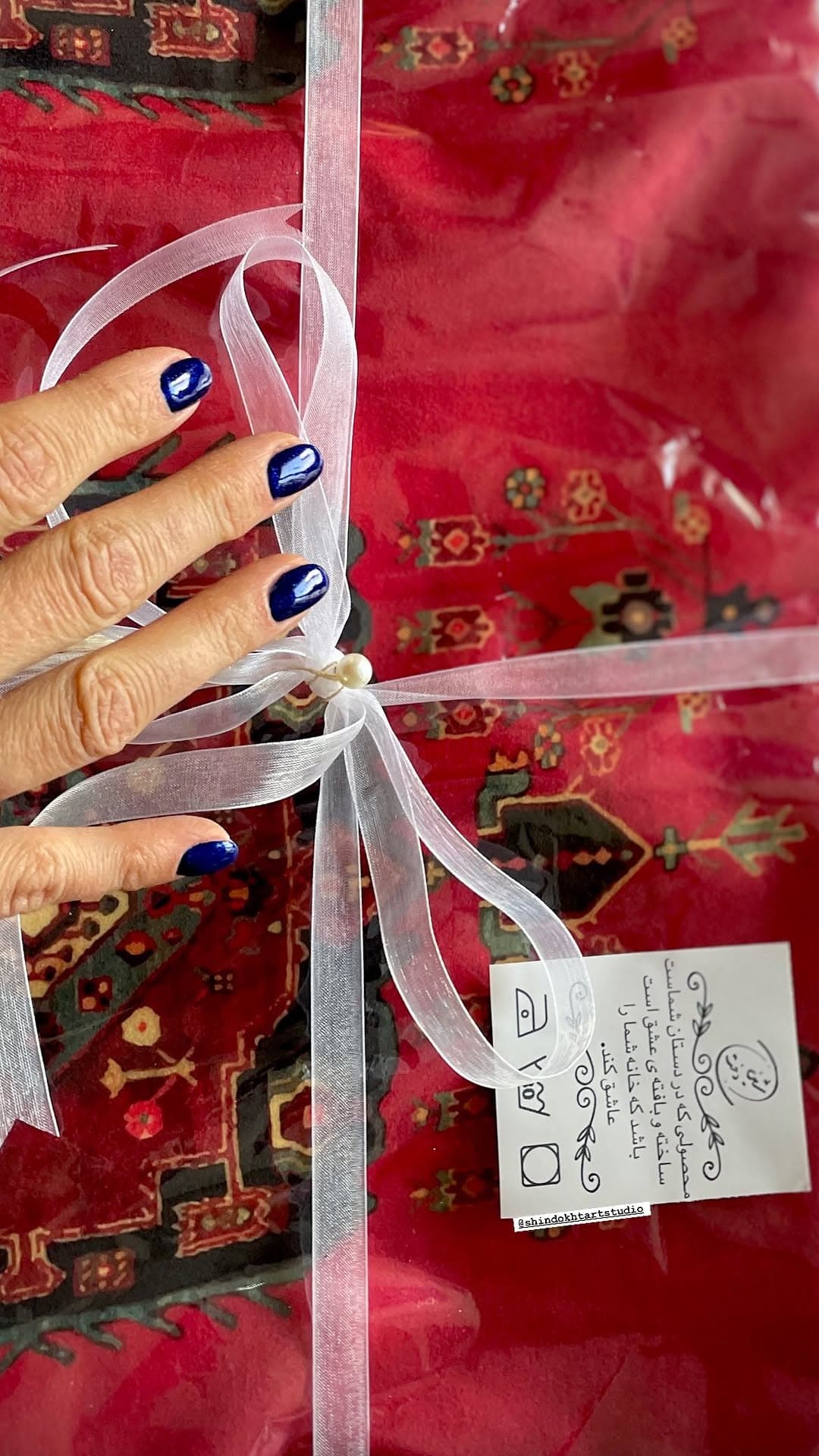 رومیزی مخمل طرح قالیچه سنتی قرمز