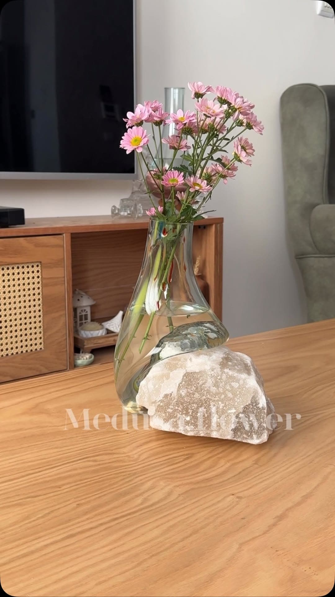 گلدان شیشه ای دکوراتیو مدوسا با پایه سنگ نمک