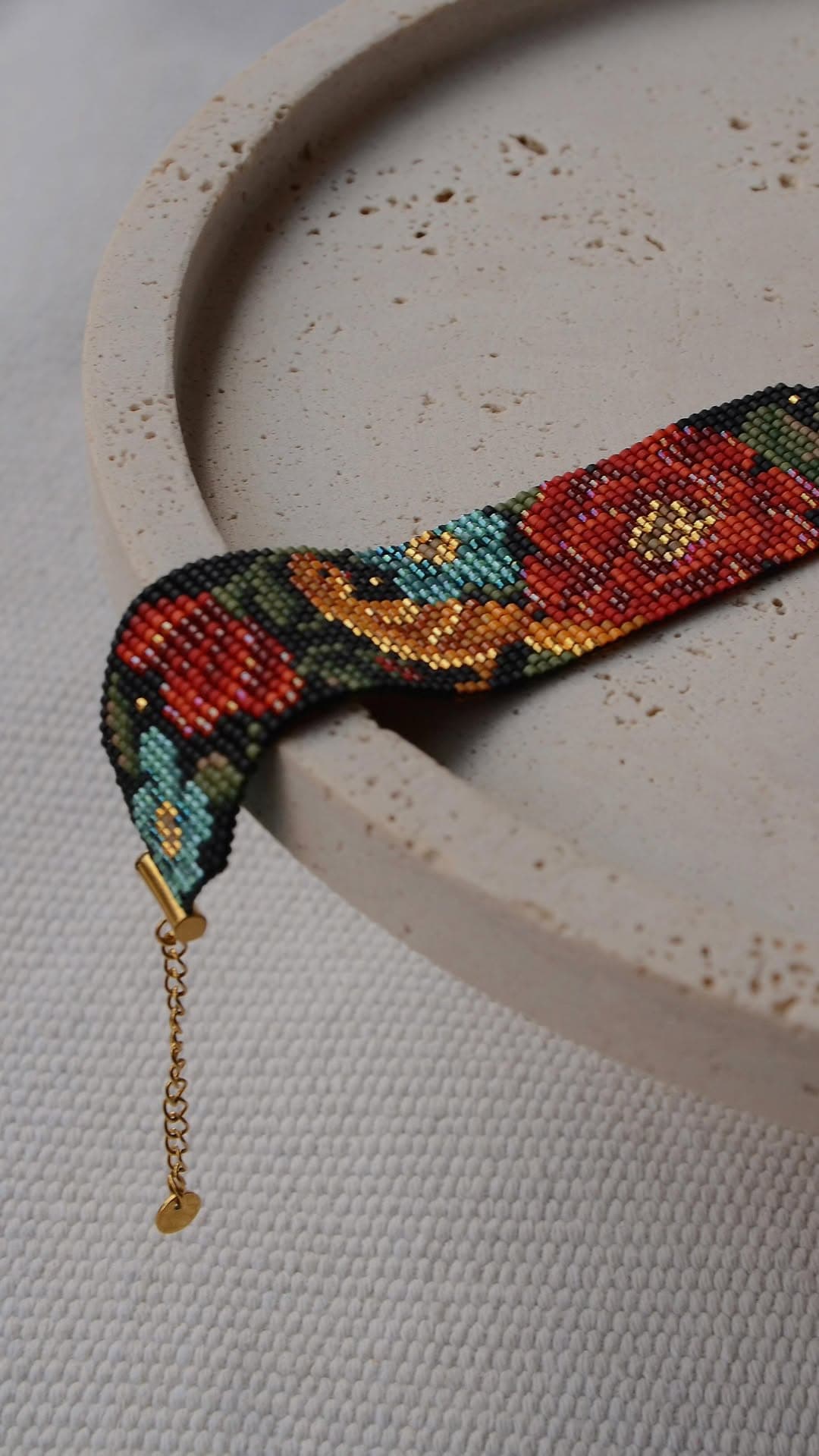 دستبند زنانه دستبافت طرح گل و مرغ با پرنده سه بعدی