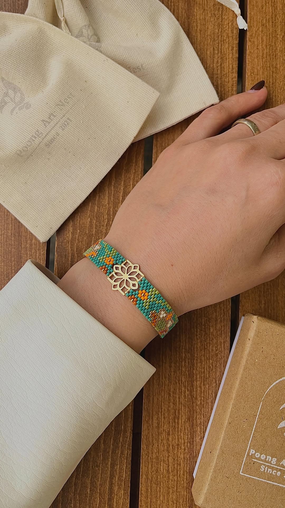 دستبند طلا و منجوق دست ساز طرح کاشی اصفهان