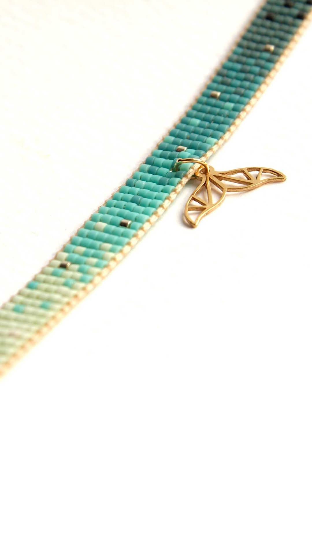 دستبند منجوق بافی میوکی دست ساز طرح دم نهنگ تنها