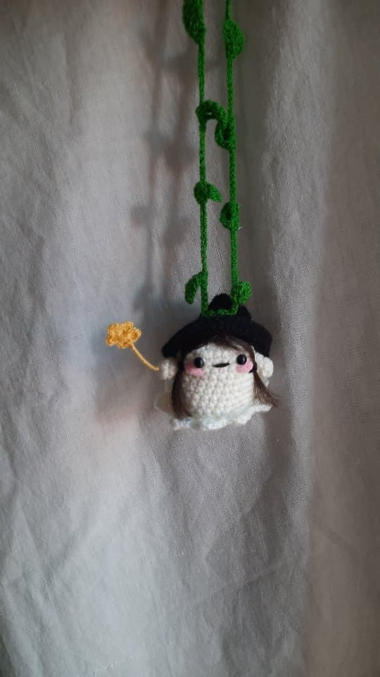 آویز عروسکی بافتنی طرح روح جنگلی