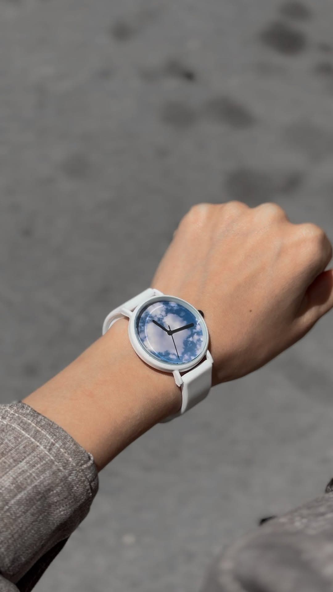 ساعت مچی زنانه با طرح آسمان و ابر