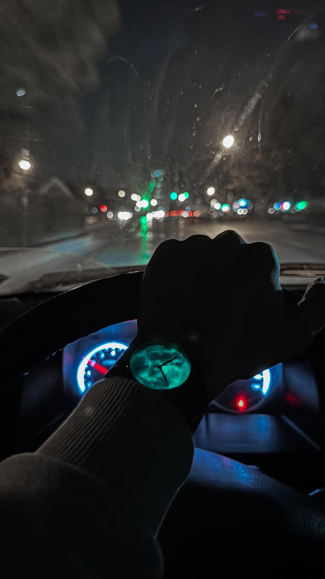 ساعت مچی مردانه با طرح ماه شب‌تاب