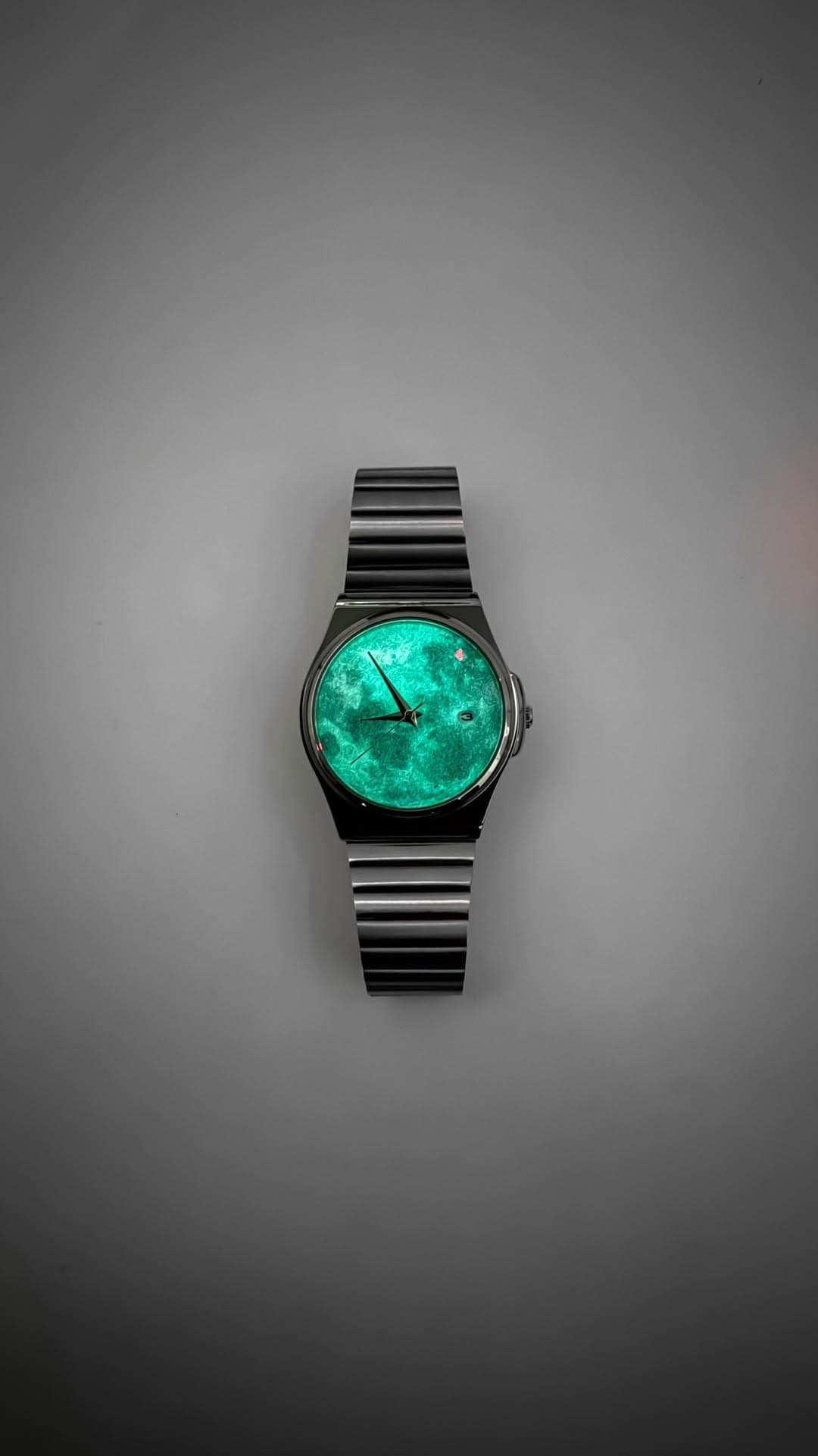 ساعت مچی یونیسکس شب تاب با طرح ماه کامل