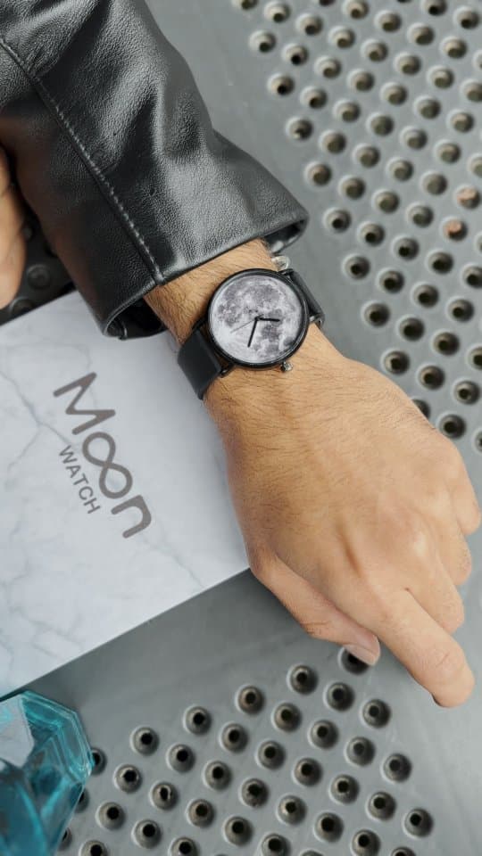ساعت مچی مردانه مون واچ با طرح ماه
