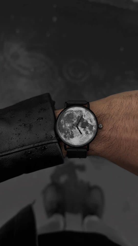 ساعت مچی یونیسکس با طرح ماه کامل