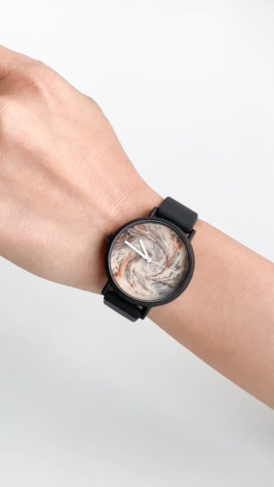 ساعت مچی زنانه مینیمال مون واچ با صفحه طرح سنگ مرمر