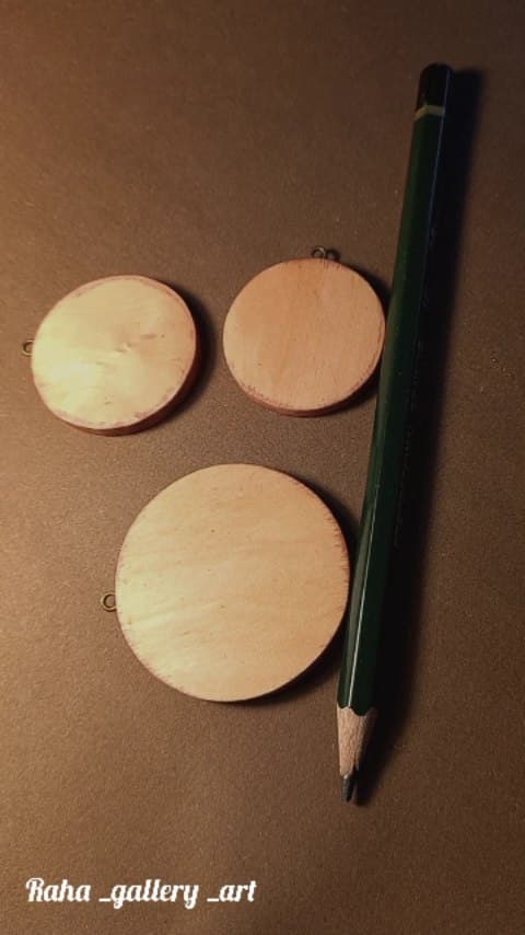 آویز چوبی دست‌ساز با نقاشی طرح گل و بوته