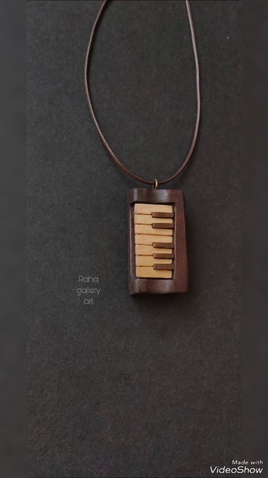 گردنبند پیانو چوبی دستساز