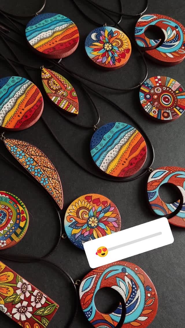 گردنبند چوبی دست ساز با نقاشی هنری