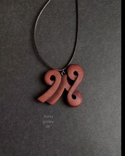 گردنبند چوبی دستساز طرح اسم سفارشی