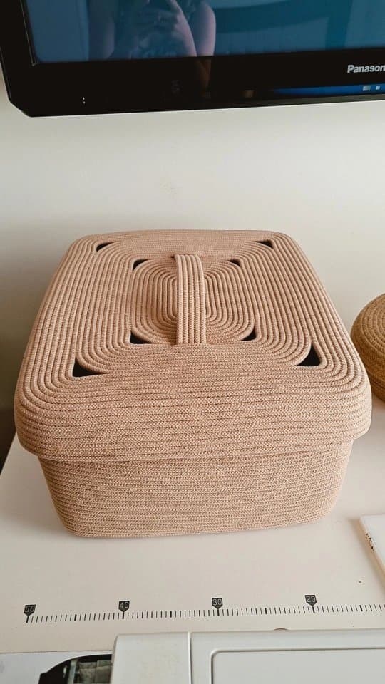 باکس قیطانی دست‌دوز مستطیلی درب‌دار صورتی چرک