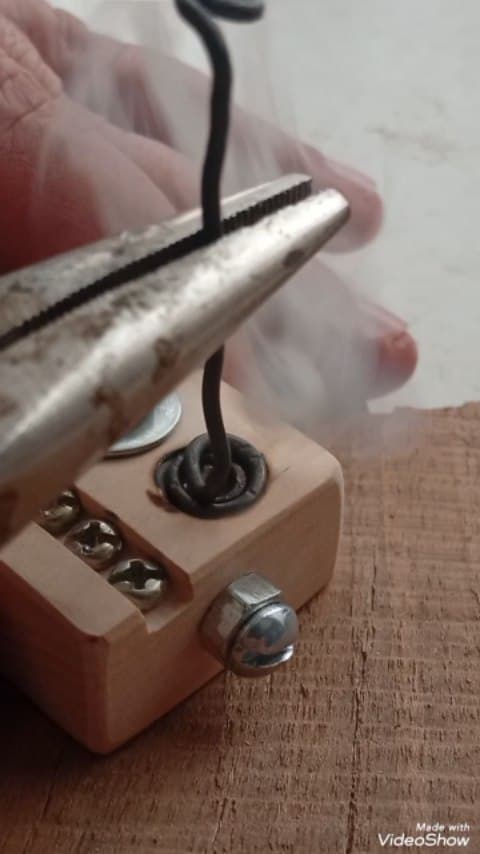 جاسوییچی رباتی چوبی دست ساز مدل مینی ربات