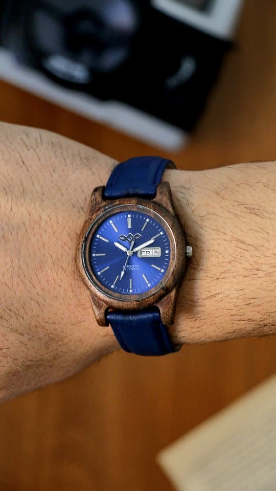 ساعت مچی چوبی شلتا مدل هور با بند چرم سرمه‌ای