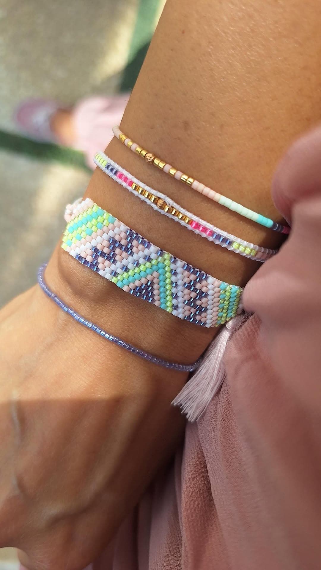 دستبند دوستی بافت میوکی طرح لوزی رنگ‌های پاستلی