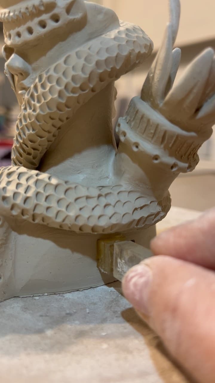 مجسمه دکوری و جاقلمی سرامیکی طرح هکاته