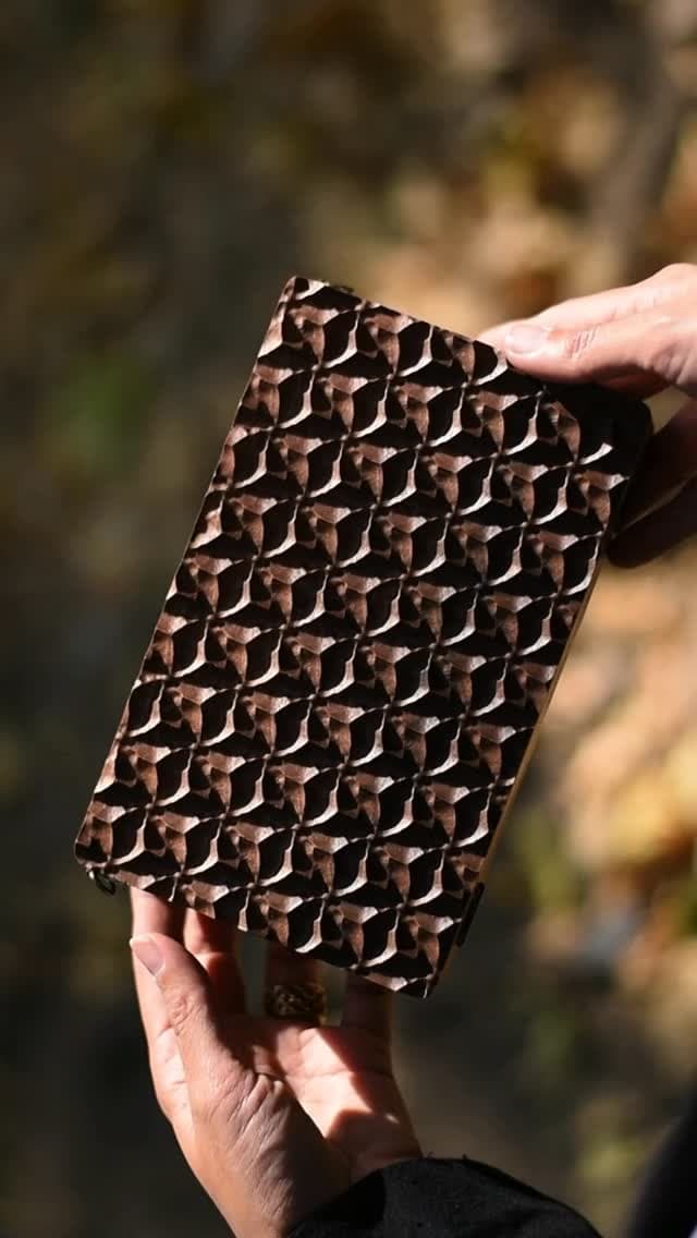 کیف مجلسی چوبی دست ساز زنانه از چوب گردو کد M014