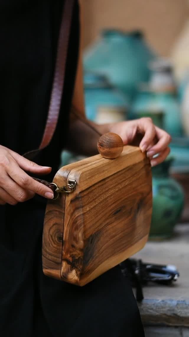 کیف دوشی چوبی زنانه دست ساز مدل گوی دار M012+