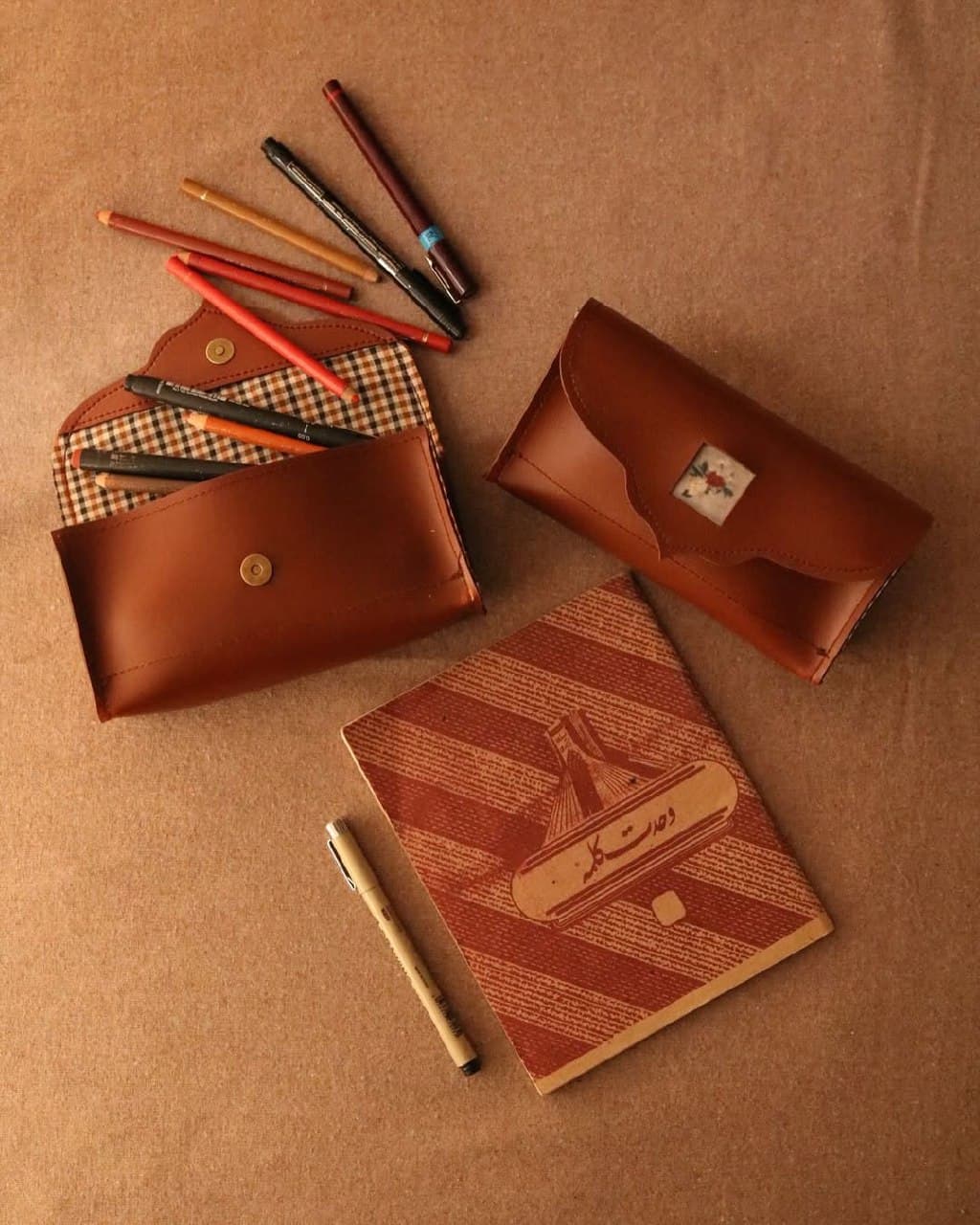 جامدادی چرمی دست دوز مدل پاکتی