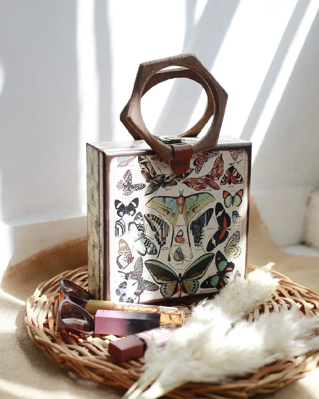 کیف چوبی دست ساز طرح پروانه با دسته چوبی