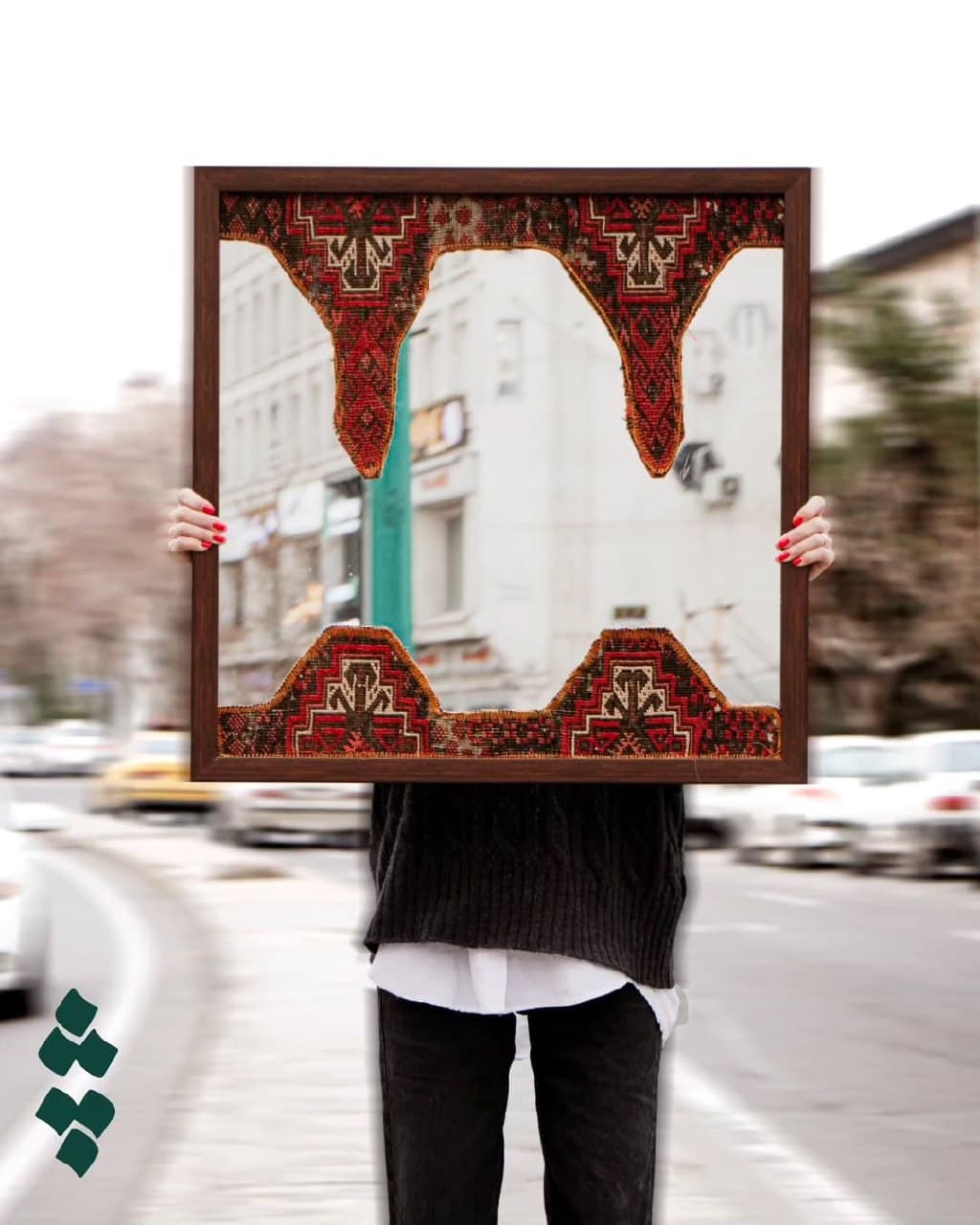 آینه دکوراتیو با تزیین فرش دستبافت ترکمن