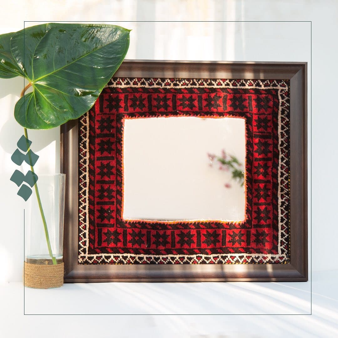 آینه دکوراتیو با حاشیه فرش ترکمن