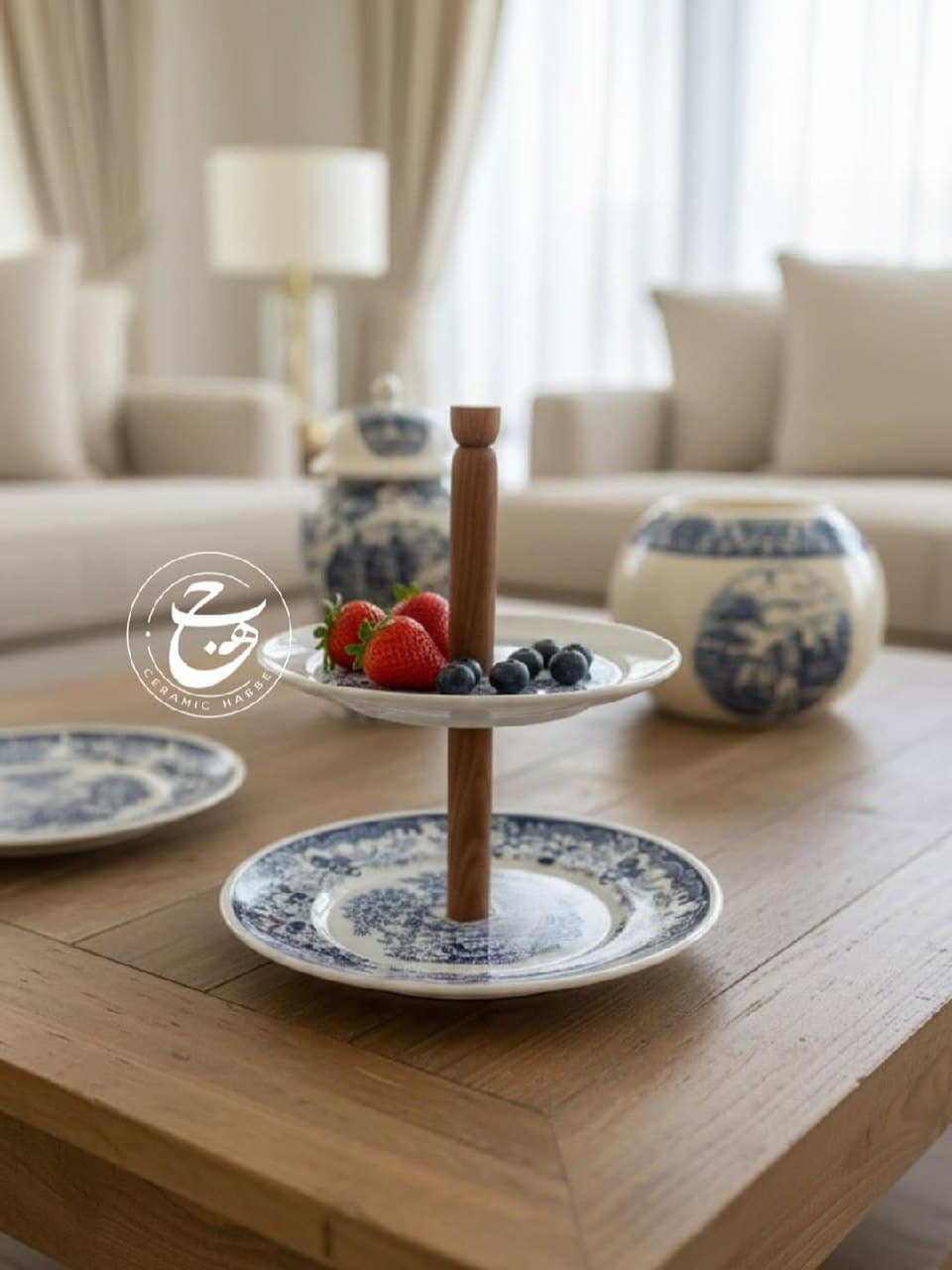 شیرینی خوری دو طبقه سرامیکی طرح جینجر با پایه چوبی