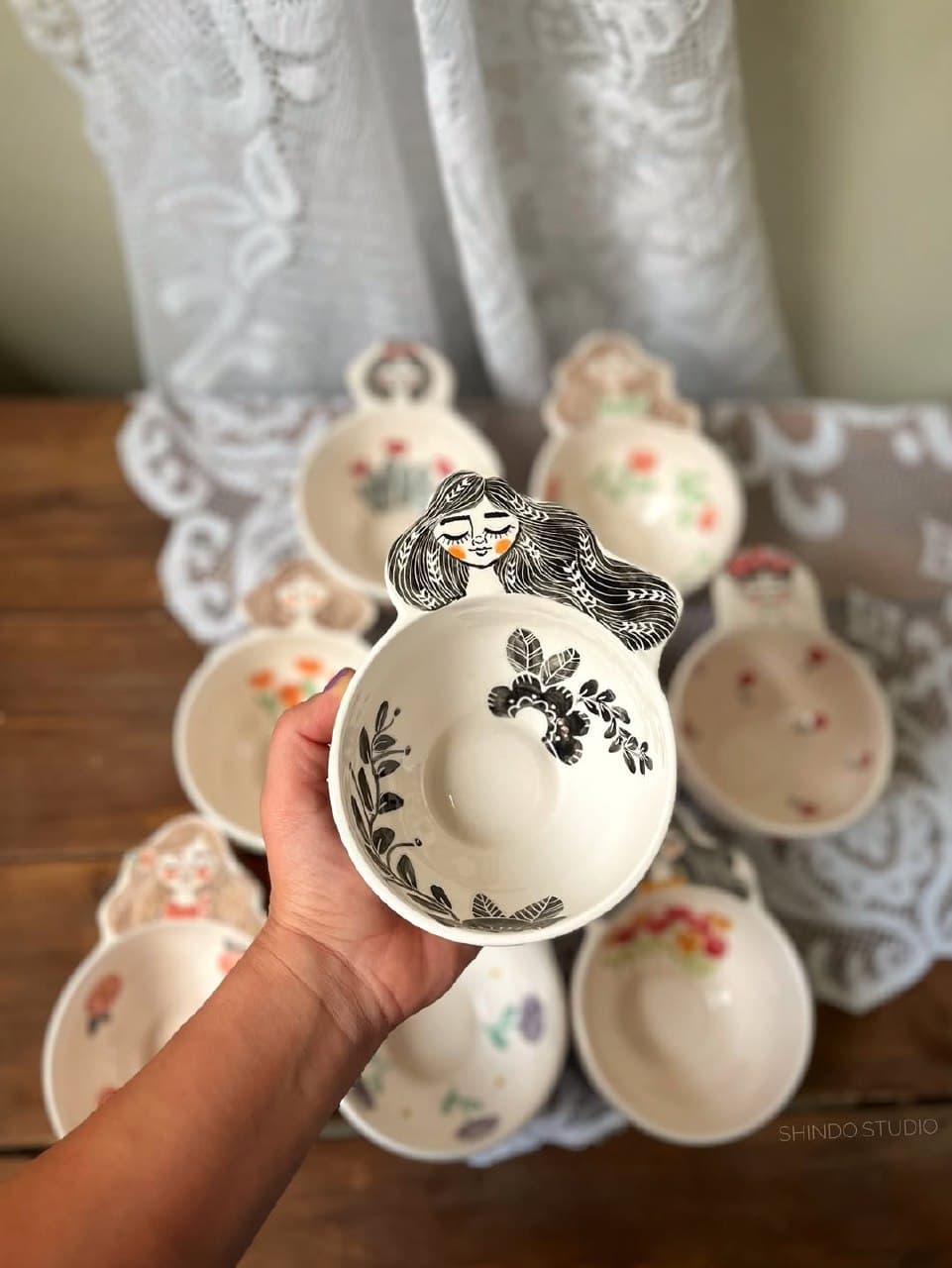 پیاله سرامیکی دستساز طرح دختر