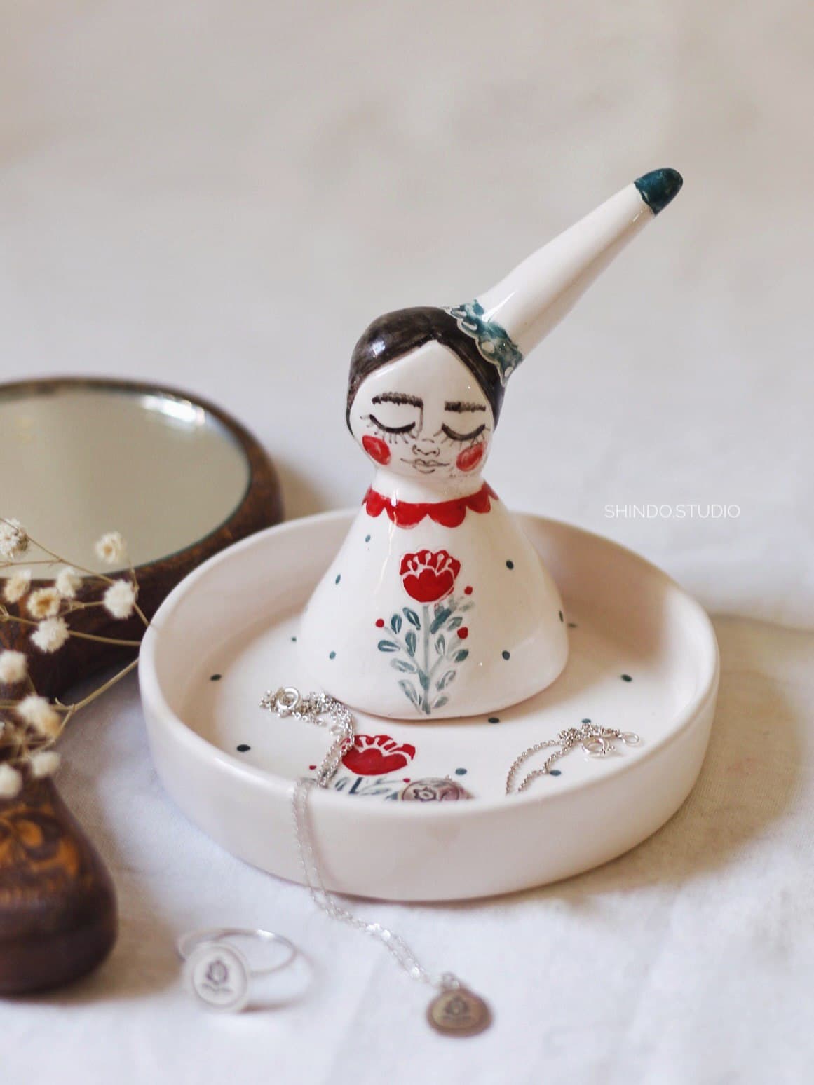 جاجواهری و جاانگشتری سرامیکی دستساز طرح دخترک