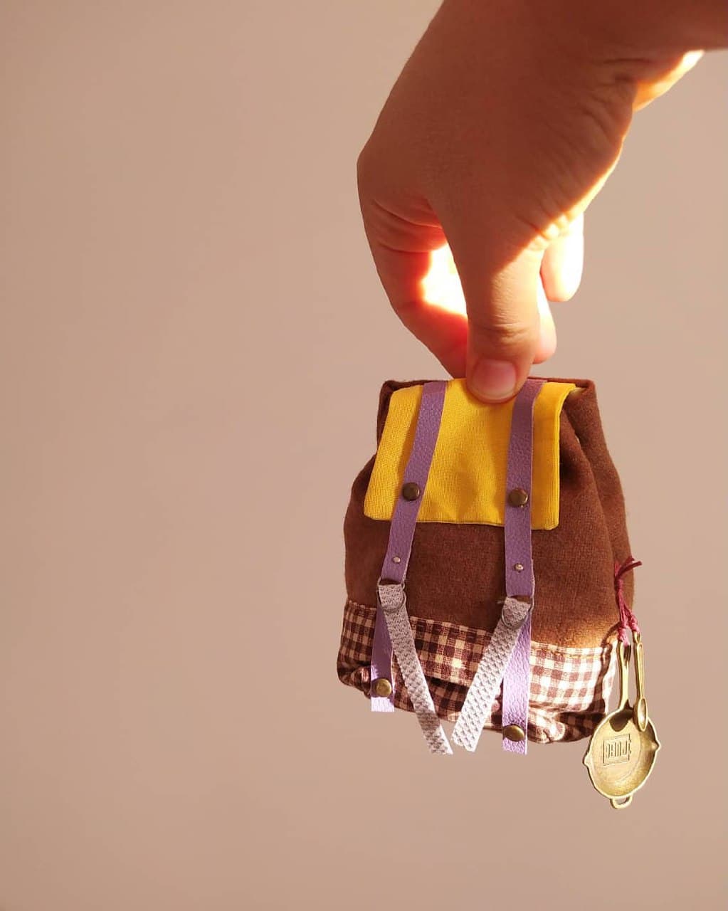 عروسک دستساز مستر فاکس به همراه کوله پشتی