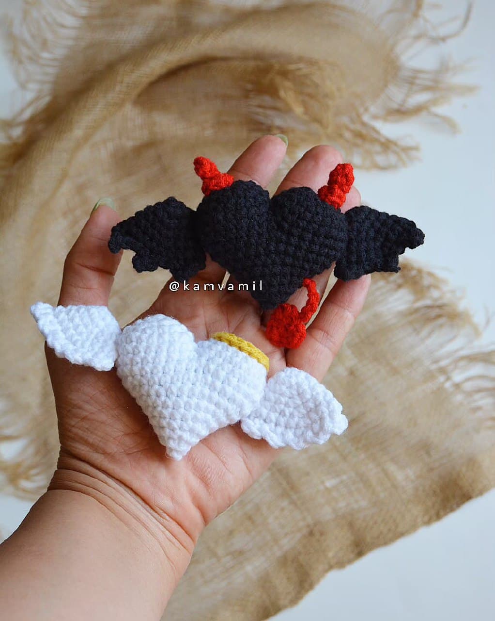 آویز بافتنی مدل قلب فرشته و شیطان