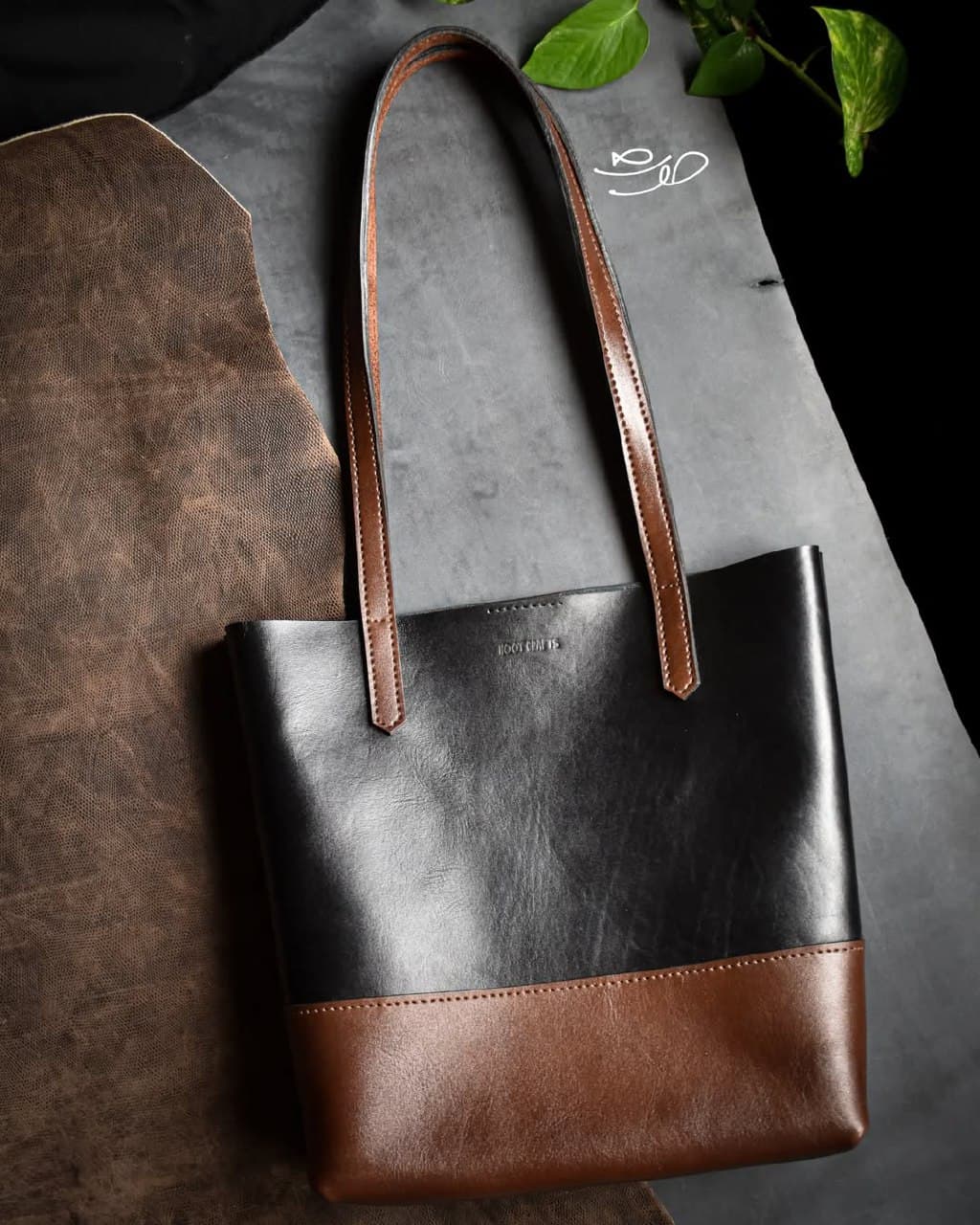 کیف دوشی زنانه چرم طبیعی دست دوز مدل Tote Bag دو رنگ