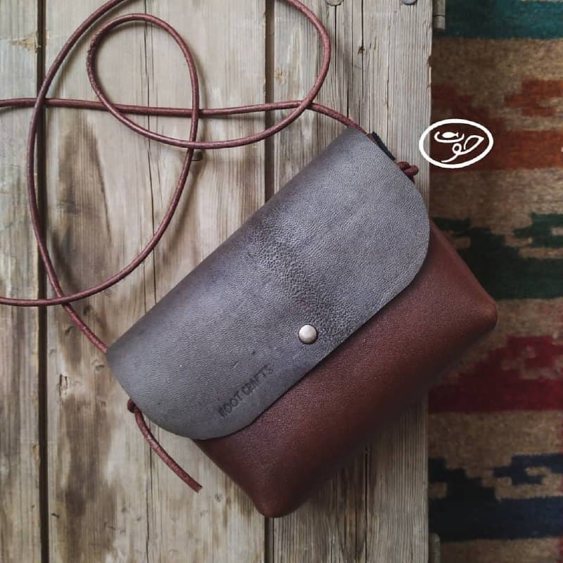 کیف دوشی چرم طبیعی دست دوز زنانه مدل دو رنگ