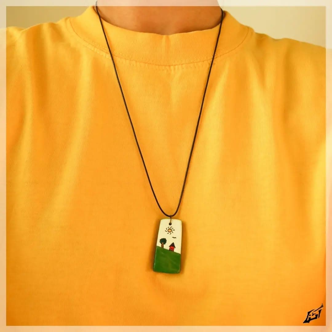 گردنبند سفالی دست ساز با طرح نوستالژی کودکی