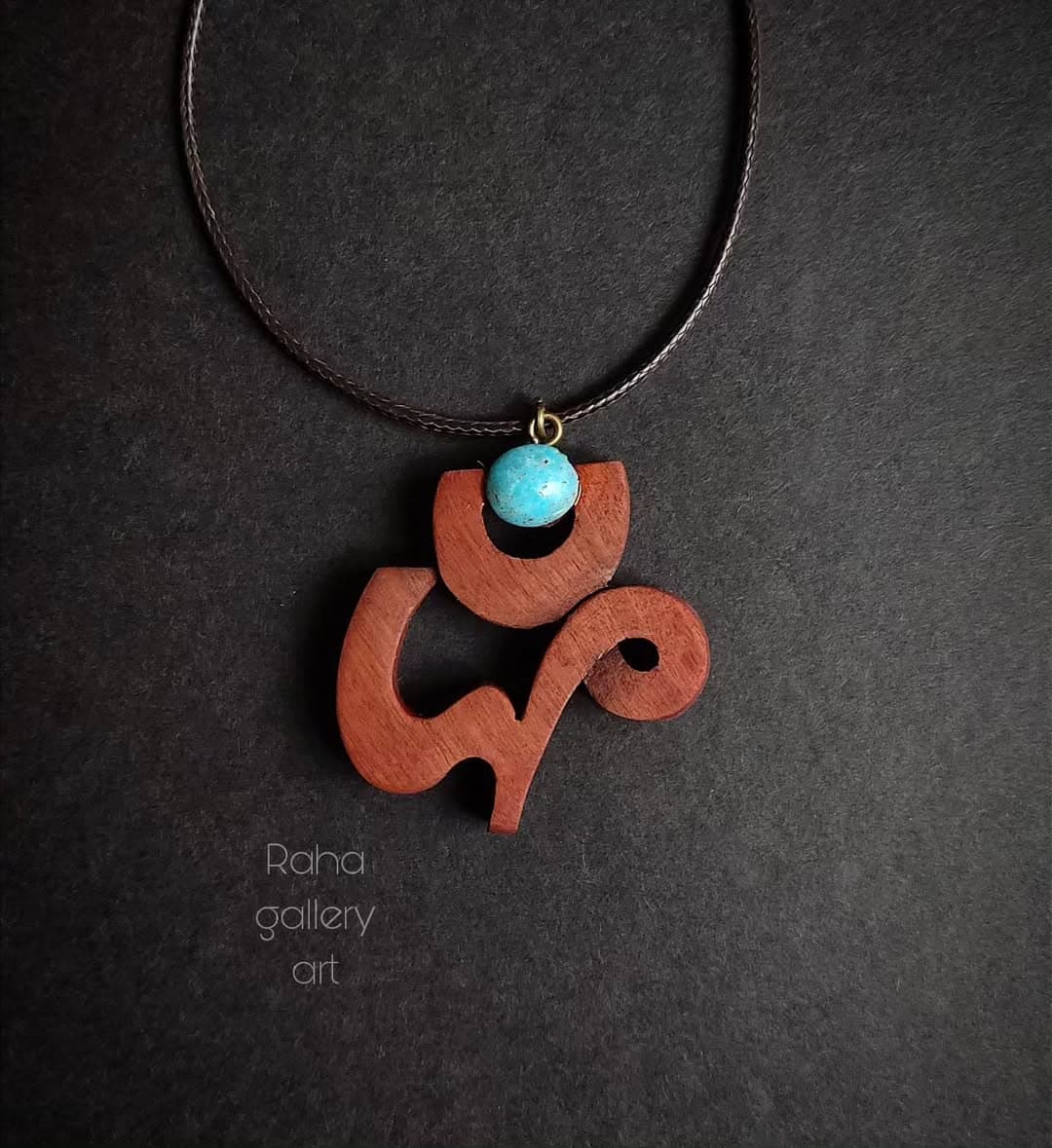 گردنبند چوبی اسم مهان با سنگ فیروزه نیشابور