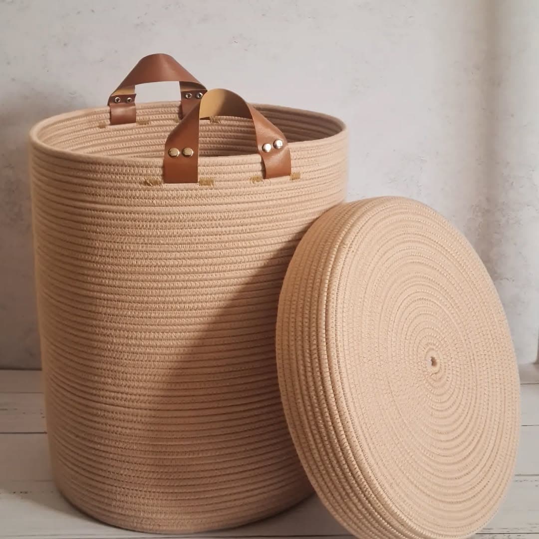 سبد لاندری قیطانی دردار با دسته چرمی