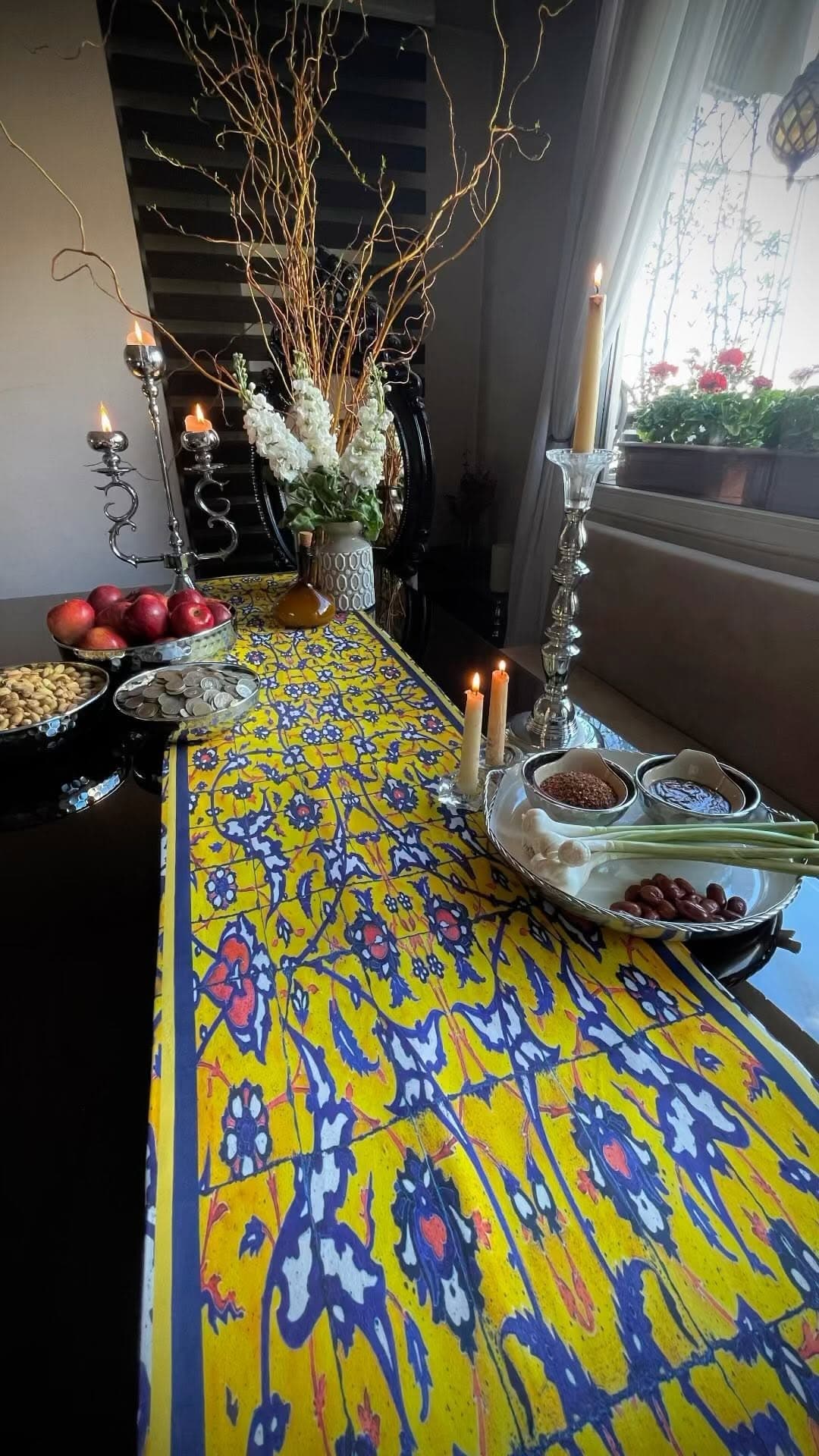 رانر رومیزی طرح سنتی زرد