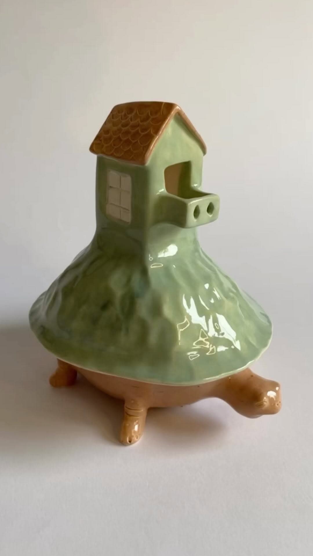 جاعودی و مجسمه دکوری سرامیکی طرح لاک پشت خانه به دوش